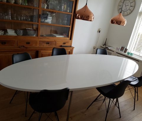 Elegante, ovale eettafel - wit glanslak